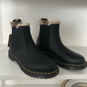 Dr. Martens Lenore black boot with faux fur lining